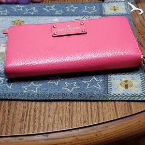 Kate Spade wallet like new! Lots of pockets